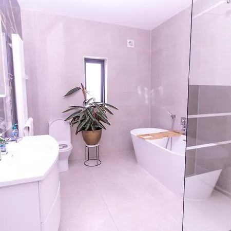 Eden House And Pet Farm * Feevaghmore