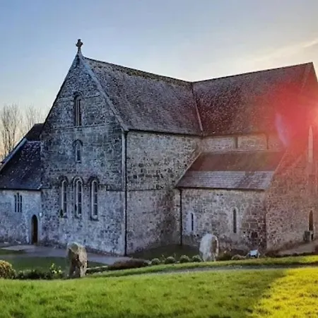 Eden House And Pet Farm