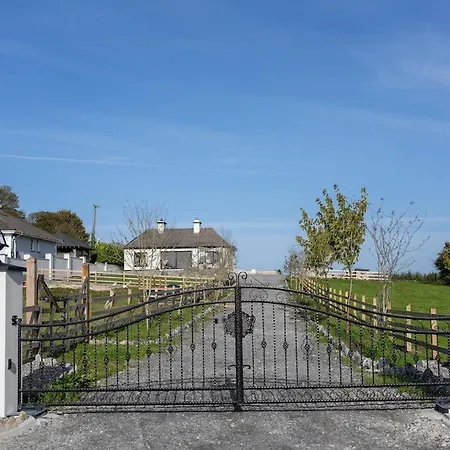 Eden House And Pet Farm *